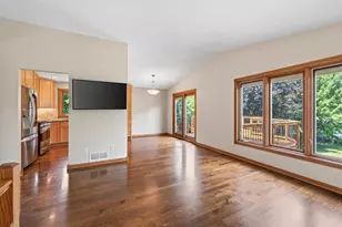 1945 Beaver Dam Ct, Eagan, MN 55122 - Photo 4