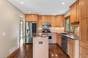 1945 Beaver Dam Ct, Eagan, MN 55122 - Photo 10