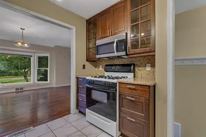 10206 Lakeview Drive W, Minnetonka, MN 55305 - Photo 10