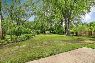 10206 Lakeview Dr W, Minnetonka, MN 55305 - Photo 24