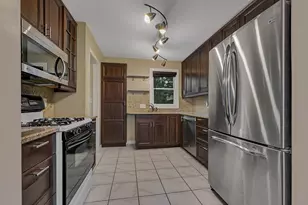 10206 Lakeview Dr W, Minnetonka, MN 55305 - Photo 6