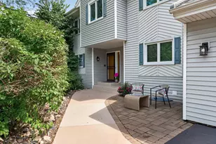 18425 Harrogate Dr, Eden Prairie, MN 55346 - Photo 8