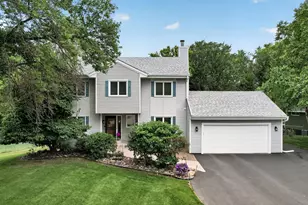 18425 Harrogate Dr, Eden Prairie, MN 55346 - Photo 2