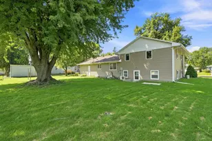 807 N Renville St, Winthrop, MN 55396 - Photo 24