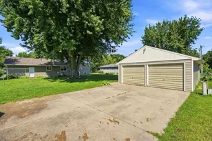 807 N Renville St, Winthrop, MN 55396 - Photo 2