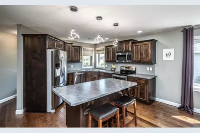 204 Ottawa Avenue SE, Hutchinson, MN 55350 - Photo 6