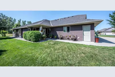 204 Ottawa Avenue SE, Hutchinson, MN 55350 - Photo 2