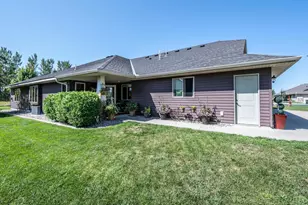 204 Ottawa Ave SE, Hutchinson, MN 55350 - Photo 2