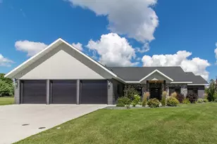 129 Altavista Dr, Detroit Lakes, MN 56501 - Photo 1