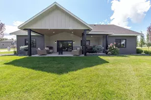 129 Altavista Dr, Detroit Lakes, MN 56501 - Photo 2