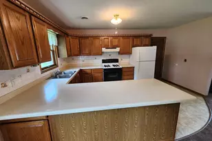 217 Lowell Street E, Le Roy, MN 55951 - Photo 4