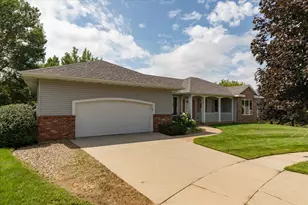 2810 Sunset Ln NE, Rochester, MN 55906 - Photo 2