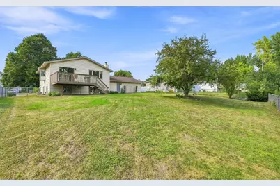8106 Vincent Avenue N, Brooklyn Park, MN 55444 - Photo 38