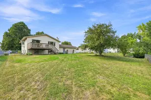 8106 Vincent Ave N, Brooklyn Park, MN 55444 - Photo 38