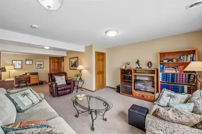 912 Kelly Court, Chanhassen, MN 55317 - Photo 12