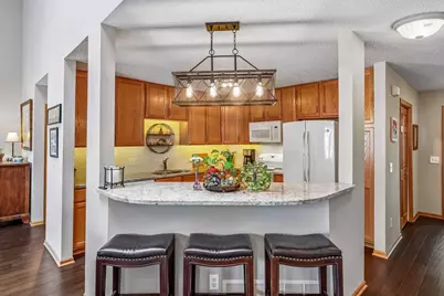 912 Kelly Court, Chanhassen, MN 55317 - Photo 4