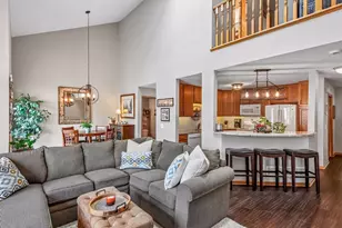 912 Kelly Ct, Chanhassen, MN 55317 - Photo 4