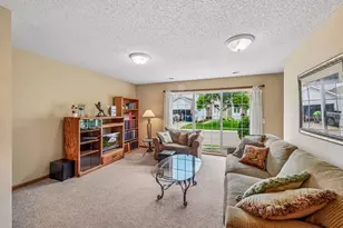 912 Kelly Ct, Chanhassen, MN 55317 - Photo 10