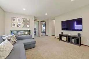 2321 Woodcrest Dr, Woodbury, MN 55129 - Photo 14