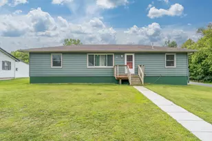 525 Harper St, Mankato, MN 56001 - Photo 2