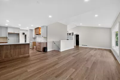 10489 Barnes Way, Inver Grove Heights, MN 55077 - Photo 4