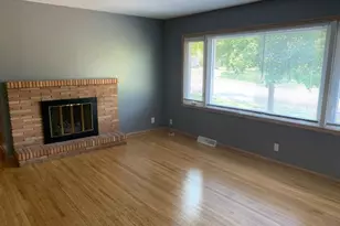 725 Robinwood Ln, Hopkins, MN 55305 - Photo 10