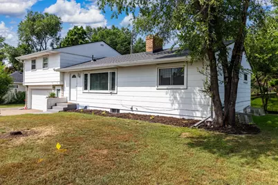 725 Robinwood Lane, Hopkins, MN 55305 - Photo 2