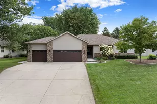 659 Crestview Ln, Owatonna, MN 55060 - Photo 2