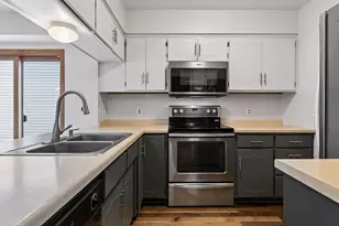 1405 Granada Tr N, Oakdale, MN 55128 - Photo 6