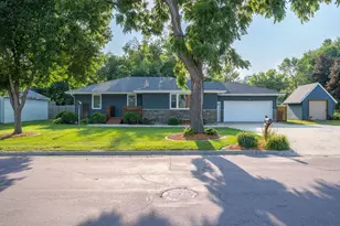 914 N 5th St, Saint Peter, MN 56082 - Photo 1