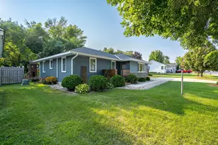 914 N 5th St, Saint Peter, MN 56082 - Photo 2