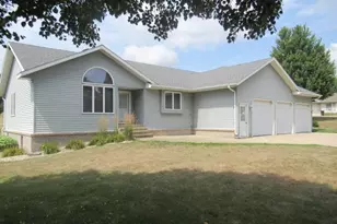 241 6th St, Chandler, MN 56122 - Photo 2