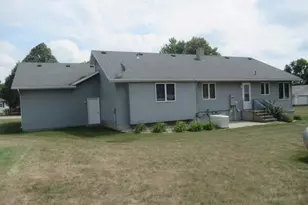 241 6th St, Chandler, MN 56122 - Photo 4