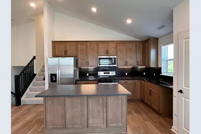 1652 Lund Way, Shakopee, MN 55379 - Photo 4