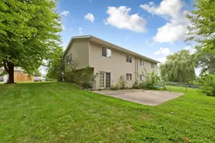 1437 McIntosh Cir, Shakopee, MN 55379 - Photo 4