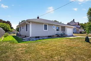 417 W Irving St, Lake City, MN 55041 - Photo 2