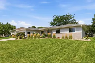 137 Elk Dr SE, Hutchinson, MN 55350 - Photo 2