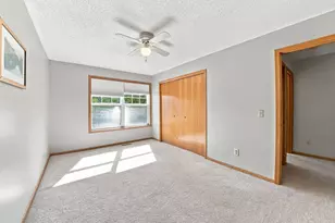 410 Hickory Ln N, Oakdale, MN 55128 - Photo 18