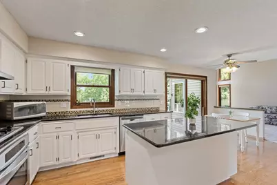 8079 Spruce Trail, Eden Prairie, MN 55347 - Photo 6
