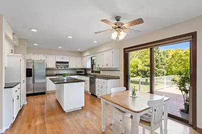 8079 Spruce Trail, Eden Prairie, MN 55347 - Photo 4
