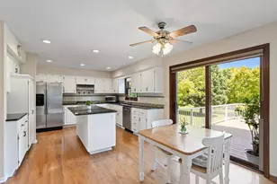 8079 Spruce Trail, Eden Prairie, MN 55347 - Photo 4