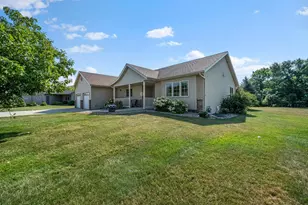 630 Dewberry Ln, Alexandria, MN 56308 - Photo 2