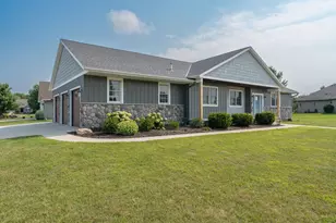 2232 Coventry Ln, North Mankato, MN 56003 - Photo 2
