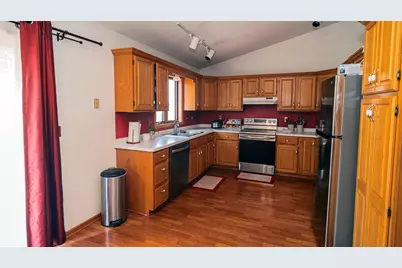 2205 Jennifer Court, North Saint Paul, MN 55109 - Photo 4