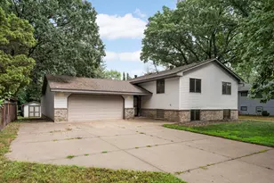 7719 Knollwood Dr, Mounds View, MN 55112 - Photo 1