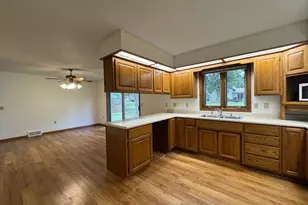 500 Deschepper St, Marshall, MN 56258 - Photo 4