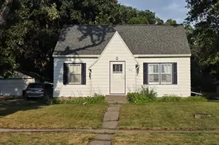 518 N Burlington Ave, Fergus Falls, MN 56537 - Photo 1