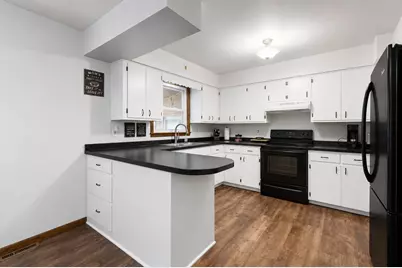 1516 Wellington Crescent, Faribault, MN 55021 - Photo 4