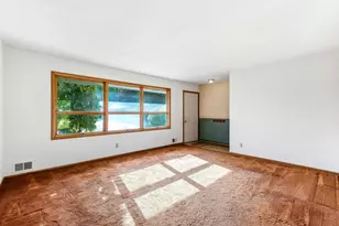 2835 Galtier St, Roseville, MN 55113 - Photo 4