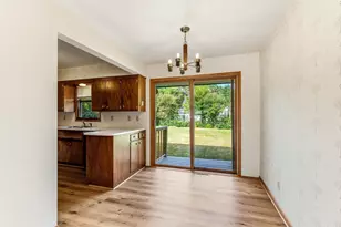 2835 Galtier St, Roseville, MN 55113 - Photo 6